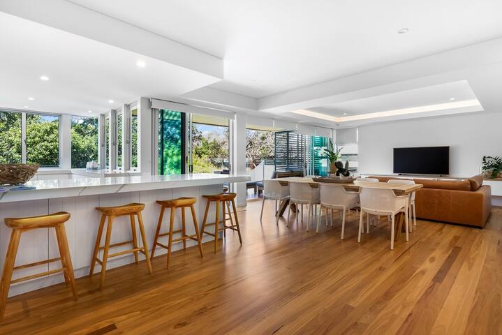 BEACH01- Mooloolaba Beachfront with Private Pool gallery image 2