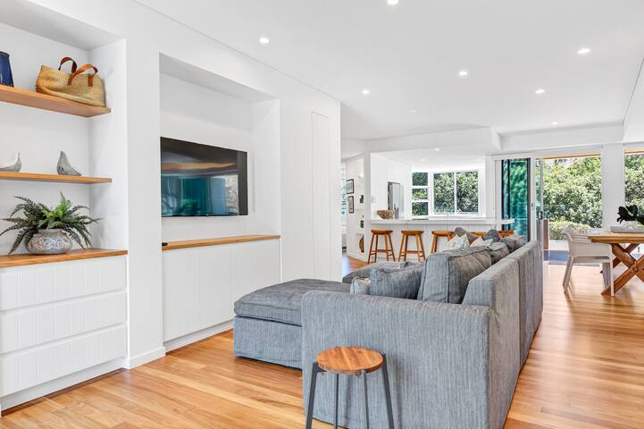 BEACH01- Mooloolaba Beachfront with Private Pool gallery image 3