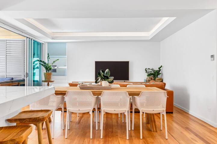 BEACH01- Mooloolaba Beachfront with Private Pool gallery image 5