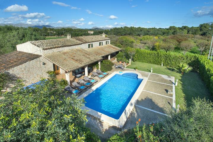 Entire home with 4 bedrooms in Alcúdia - Villa Can Esteva- Rustic Stay