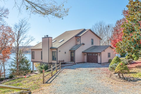 Private Dock, Lake Views & Outdoor Fun