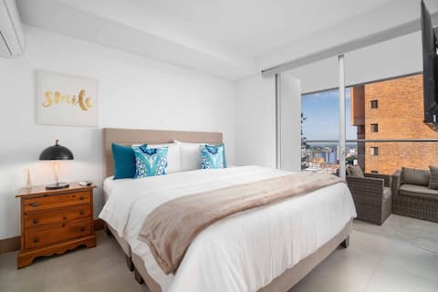 Top Airbnb: H809 • Penthouse Living • 2 Balconies • Pool • Gym in Juanambú