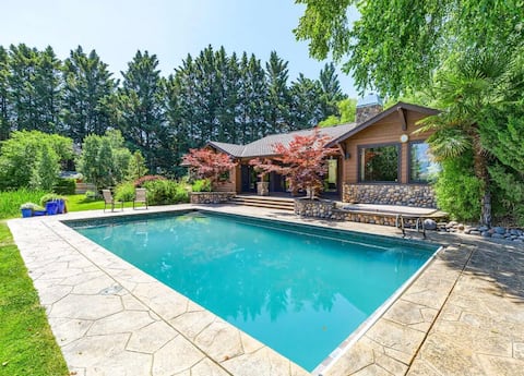 Luxury Ashland Mountain Escape: Pool, Hot Tub