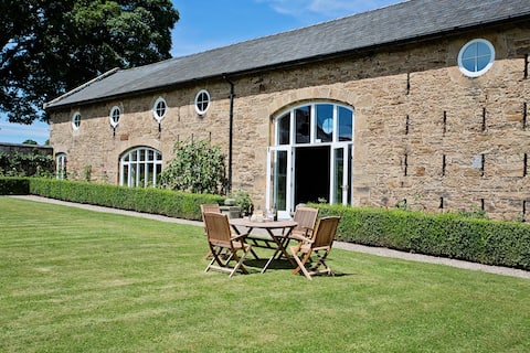 Coach House Wrexham sleeps 8