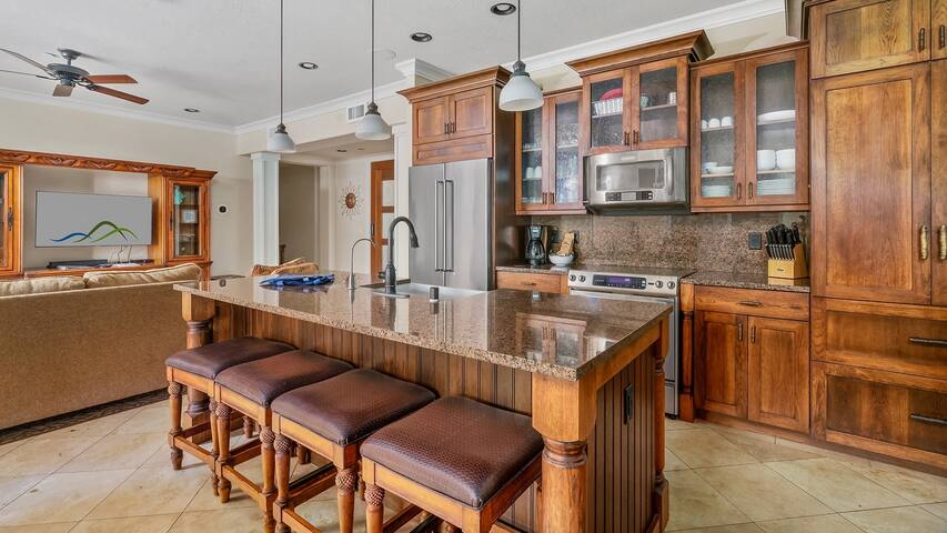 Ground Floor Luxury Penthouse at The Villas | F100 gallery image 4