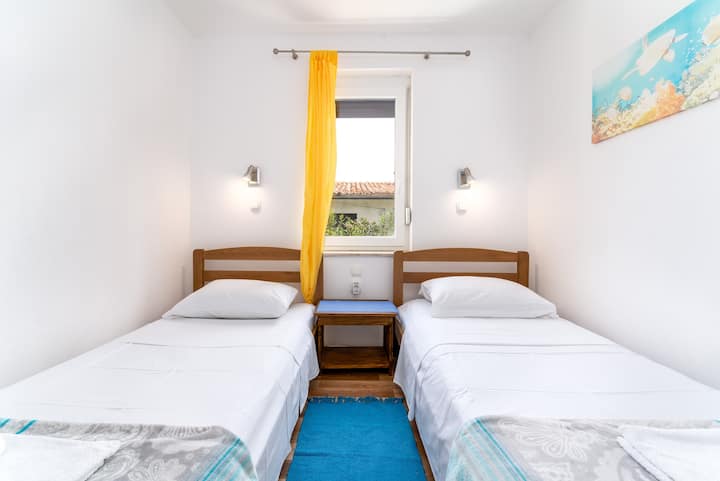 חדר שינה 2, שטח: 9 מ"ר