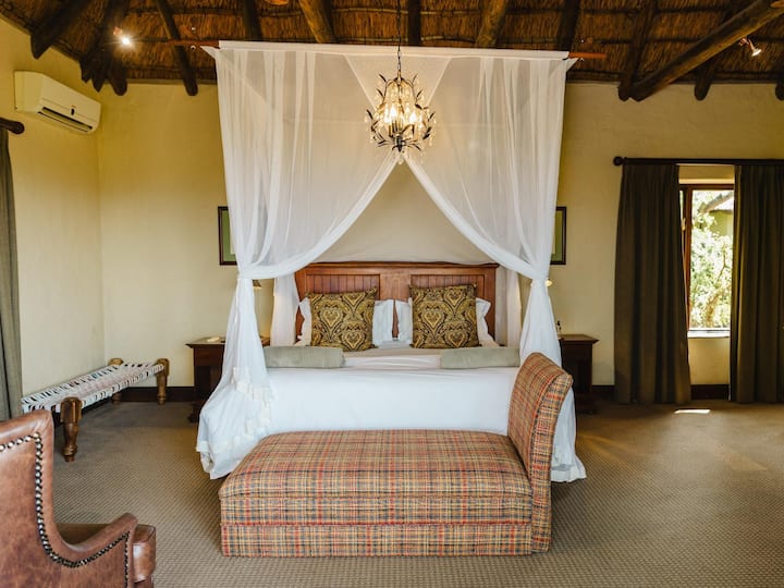 Superior King Bedroom With Breakfast Included - Addo