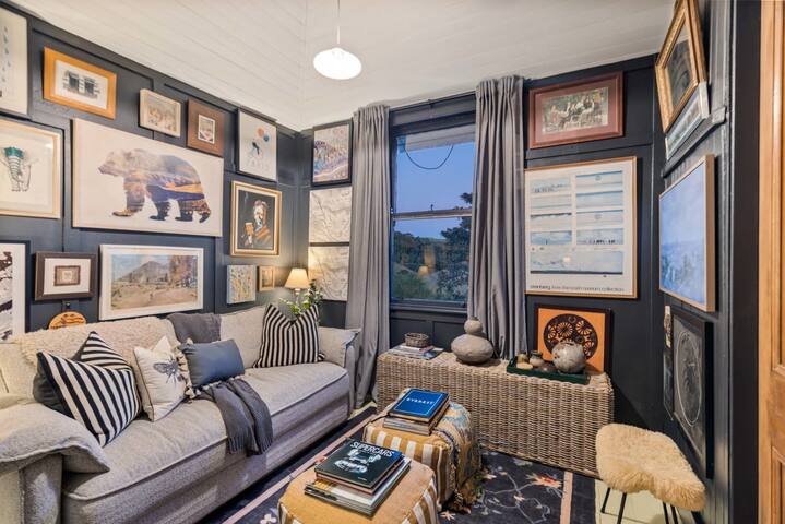 Unique Forget-me-not cottage – breathtaking views gallery image 2