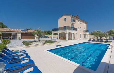 Stone Luxury Villa - Pool, Games, Spa, Fitness