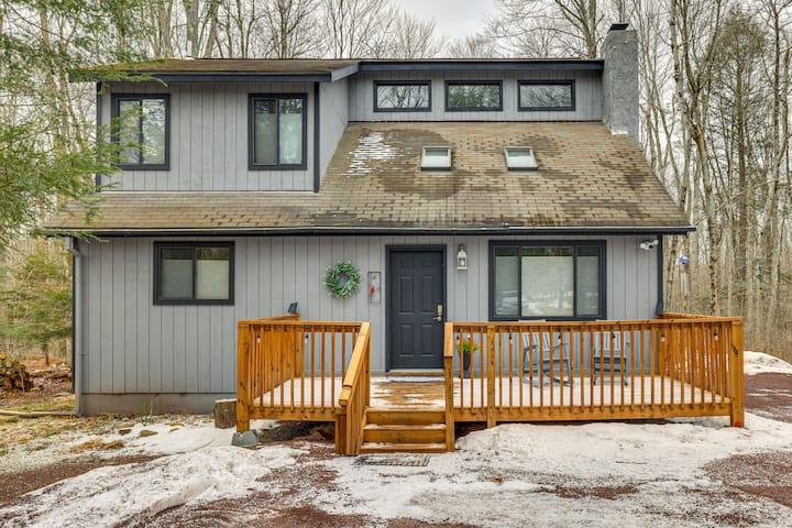 Pocono Pines Home W/ Private Hot Tub! - Pocono Lake, PA
