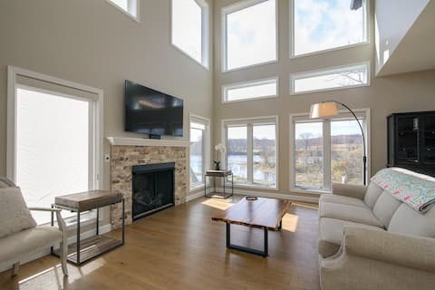 Riverfront Cotter Home: Close to Trout Fishing!