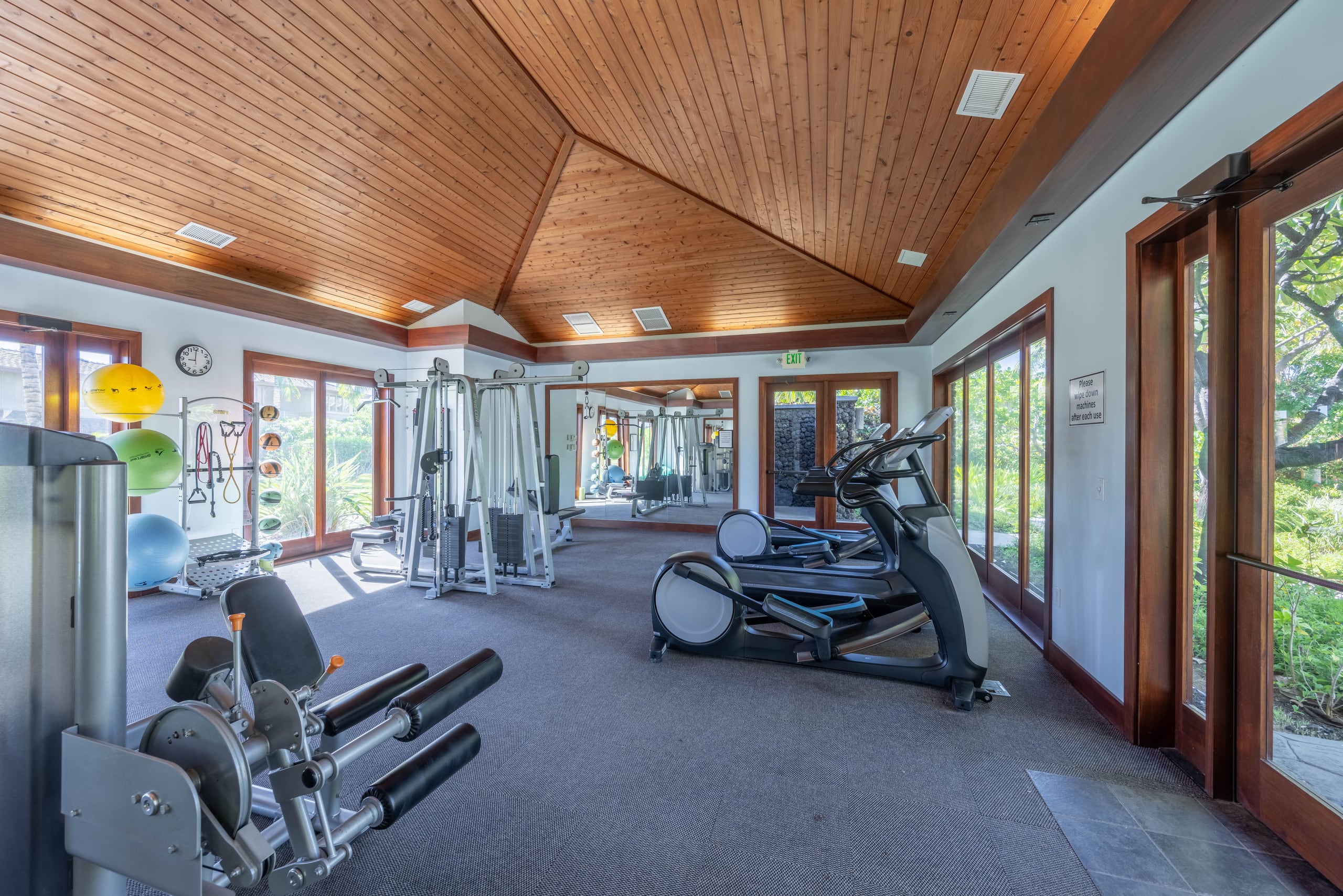 Fully equipped 2BR gem in quiet spot in Kulalani - Image 27
