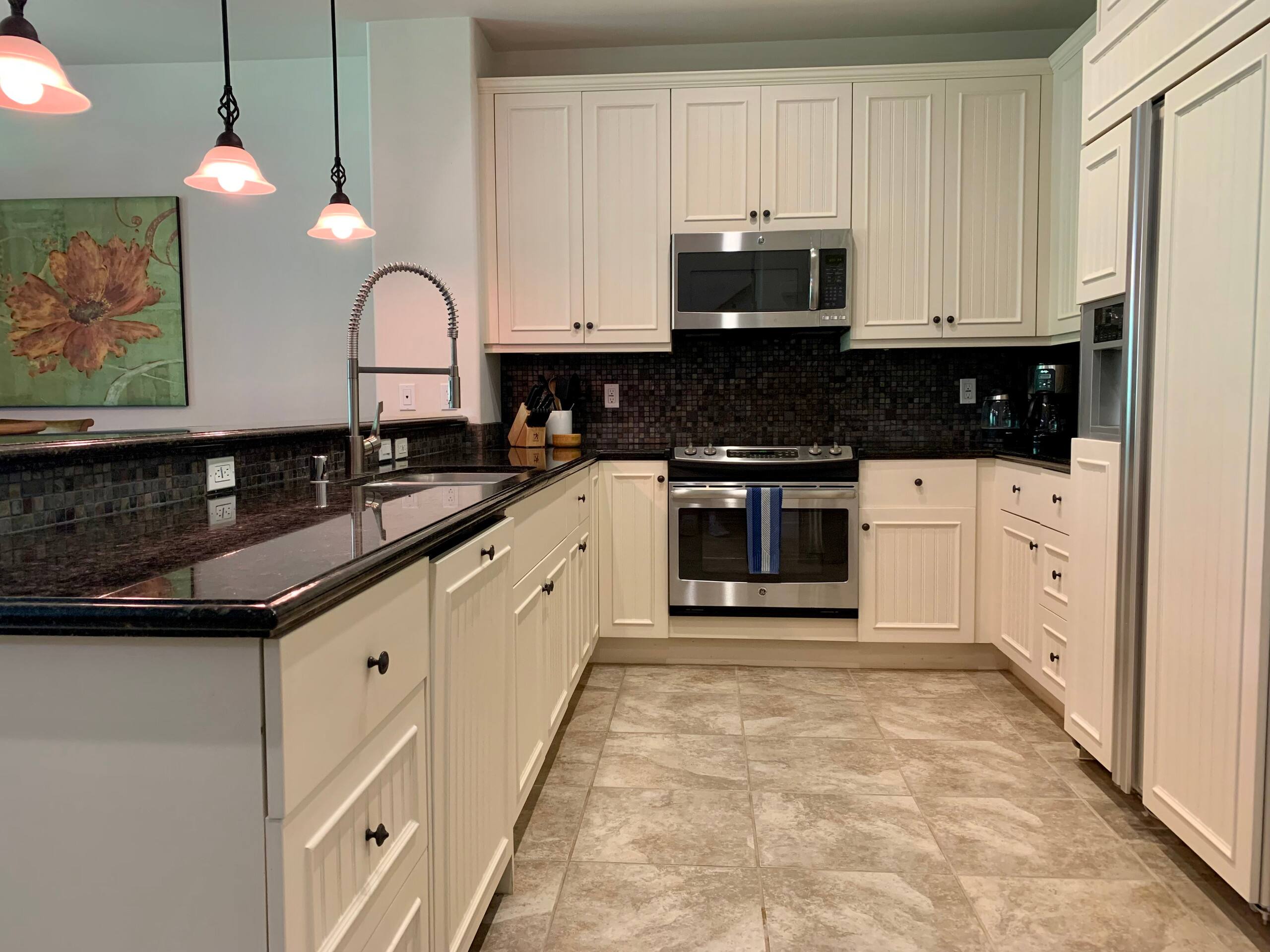 Fully equipped 2BR gem in quiet spot in Kulalani - Image 18