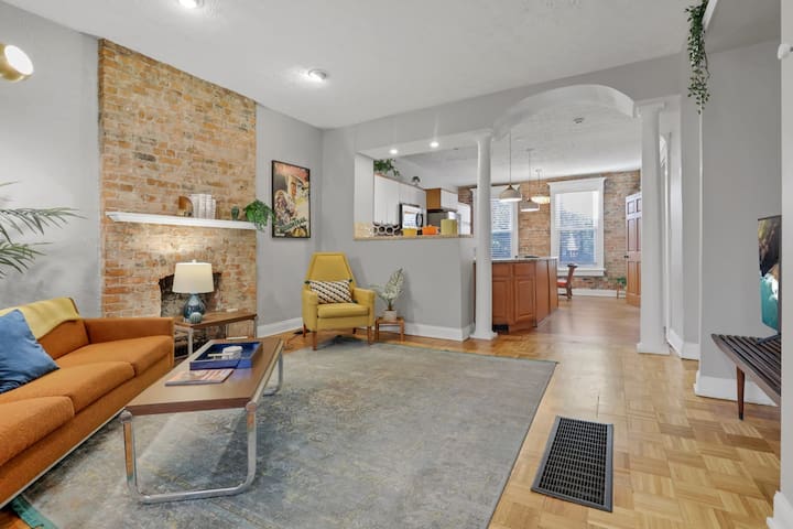 The Goodale House – 2 Units – 4 BR 5 Bath gallery image 5