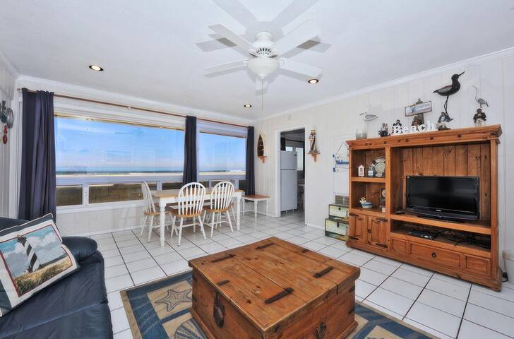 Redondo Oceanfront 3 bedroom gallery image 4