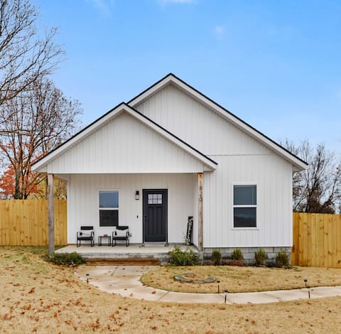 Top Airbnb: Central Getaway Off of I-49 in Springdale