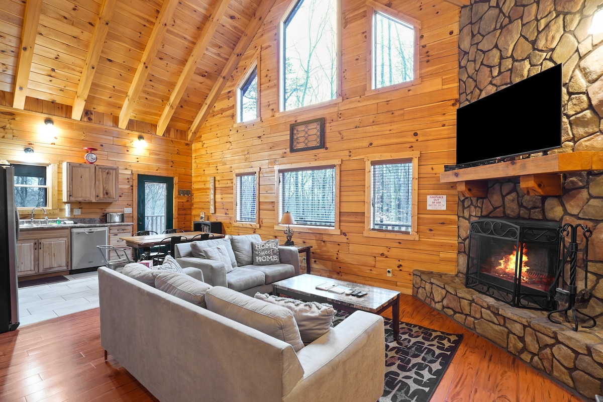 Fireside Cabin | Hocking Hills, Hot Tub, Sleeps 8 - Cabins for
