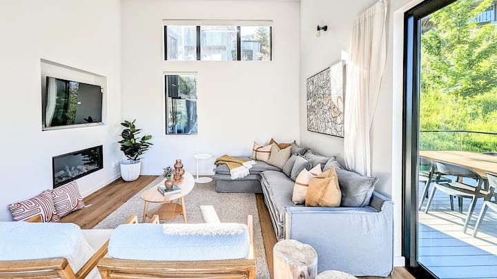 Contemporary & Plush - 4 Bedroom House - Queenstown