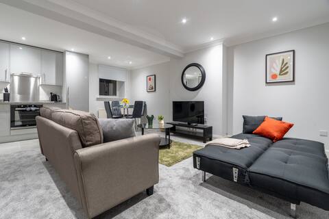 Refreshing Modern Apartment In North Lanarkshire