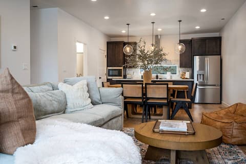 Modern Mountain Escape R5054|Snowbasin Ski Getaway