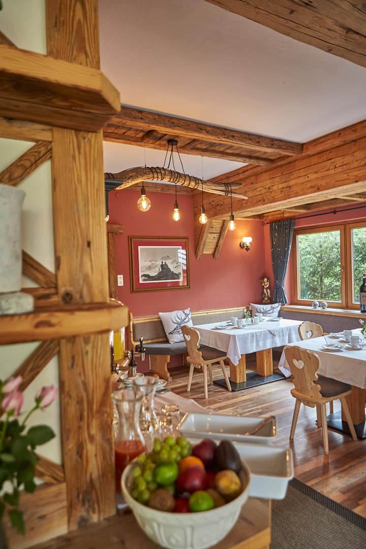 Pension Enzian - Dreibettzimmer 8 - Saalbach-Hinterglemm