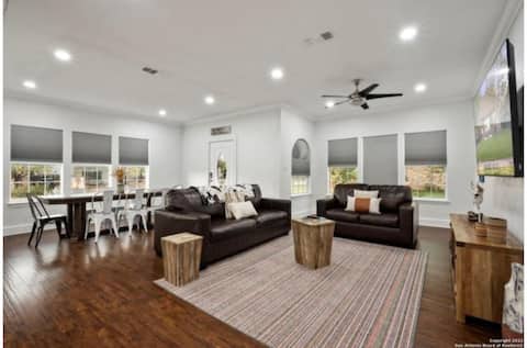 Top performing Airbnb: Tranquil Escape in Beautiful 4BR/3BA Home Near DT! in Highlands