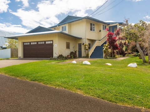 Spacious Two-Flat Home Under Starry Highland Skies