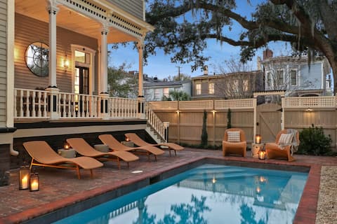 Large Contemporary Savannah Retreat | Near Forsyth