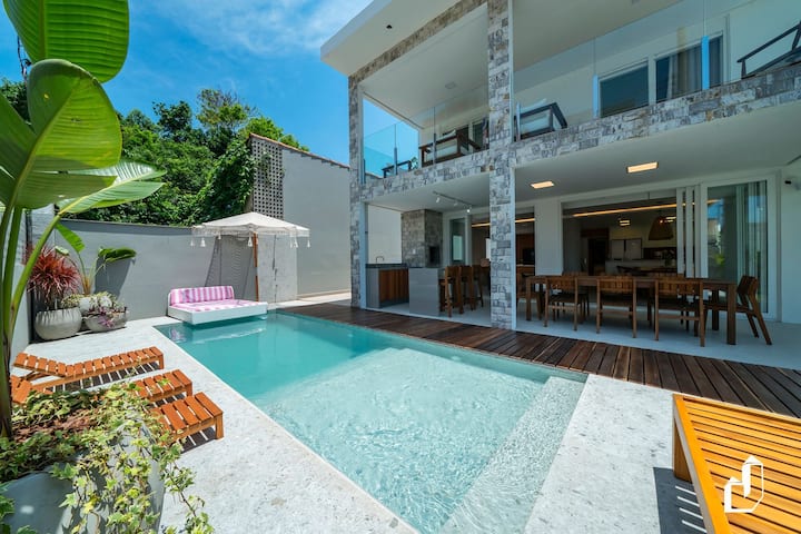 Beautiful house with pool and 06 bedrooms