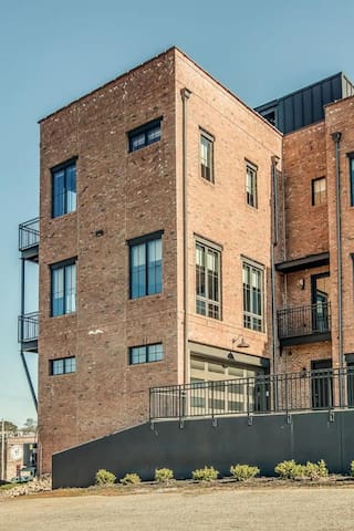 Nashville WeHo Escape | Walk to Bars & Dining