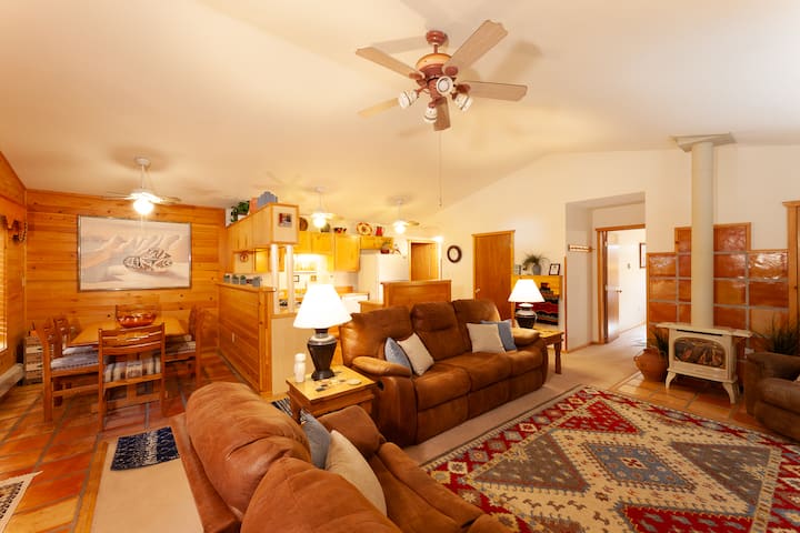 Holiday Haus - In Town - Large Deck - Grill - - Red River, NM