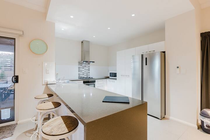 Humpback – Perfect 2 family holiday home gallery image 3