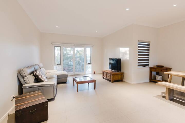 Humpback – Perfect 2 family holiday home gallery image 5