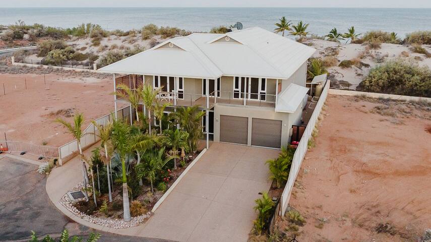 Humpback – Perfect 2 family holiday home gallery image 2