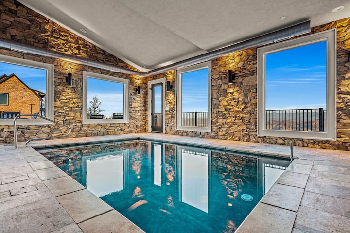 Majestic Paradise ~ Pickleball ~ Pool ~ Mtn Views