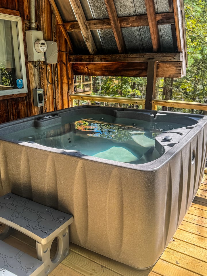Rustic Modern Cabin / CaveRun Near RRG Hot Tub
