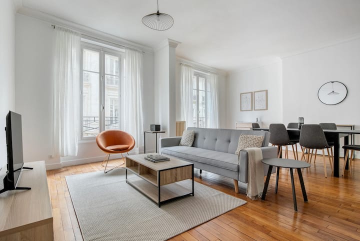 Blueground | Victor Hugo, Nr Trocadero & Park - Courbevoie