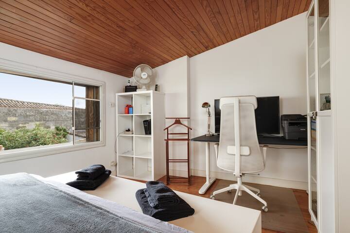 A Bordeaux, Climatisée avec billard gallery image 4