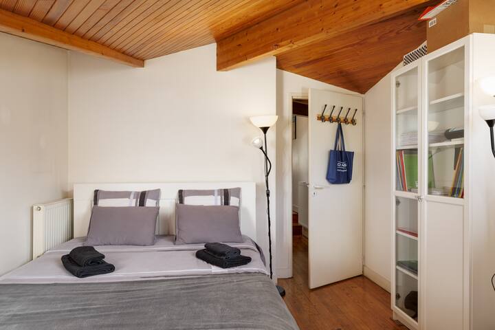 A Bordeaux, Climatisée avec billard gallery image 3