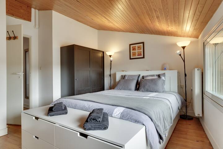 A Bordeaux, Climatisée avec billard