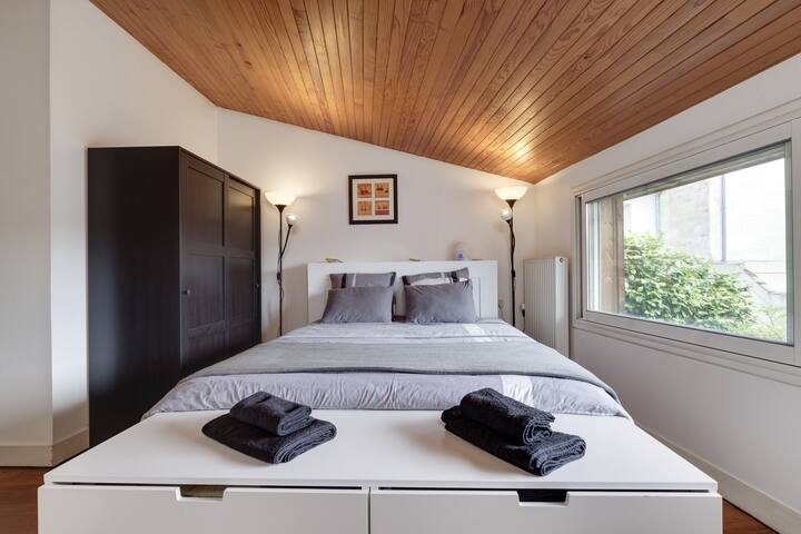 A Bordeaux, Climatisée avec billard gallery image 2