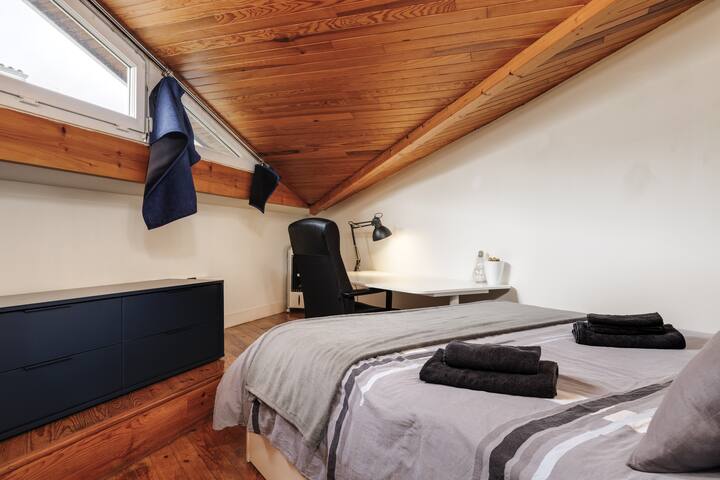 A Bordeaux, Climatisée avec billard gallery image 5