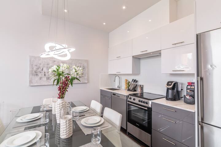 Modern Condo with 2 Bedrooms