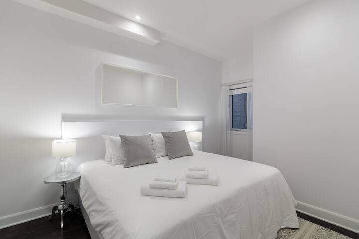 Stylish 4-Bedroom Condo with Private Hot Tub gallery image 5