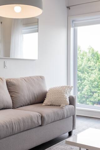 Stylish 4-Bedroom Condo with Private Hot Tub gallery image 2