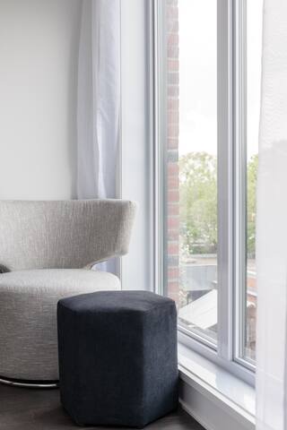 Stylish 4-Bedroom Condo with Private Hot Tub gallery image 3