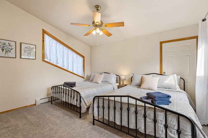 Upstairs bedroom #2 with 2 queen beds, bedside charging and closet space. 
