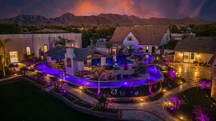 HÓZHÓ Sunnyside | Lazy River | Indoor Pickleball - Houses for Rent