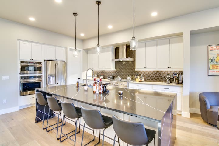 Modern Bozeman Escape w/ Bridger Mountain Views! gallery image 2