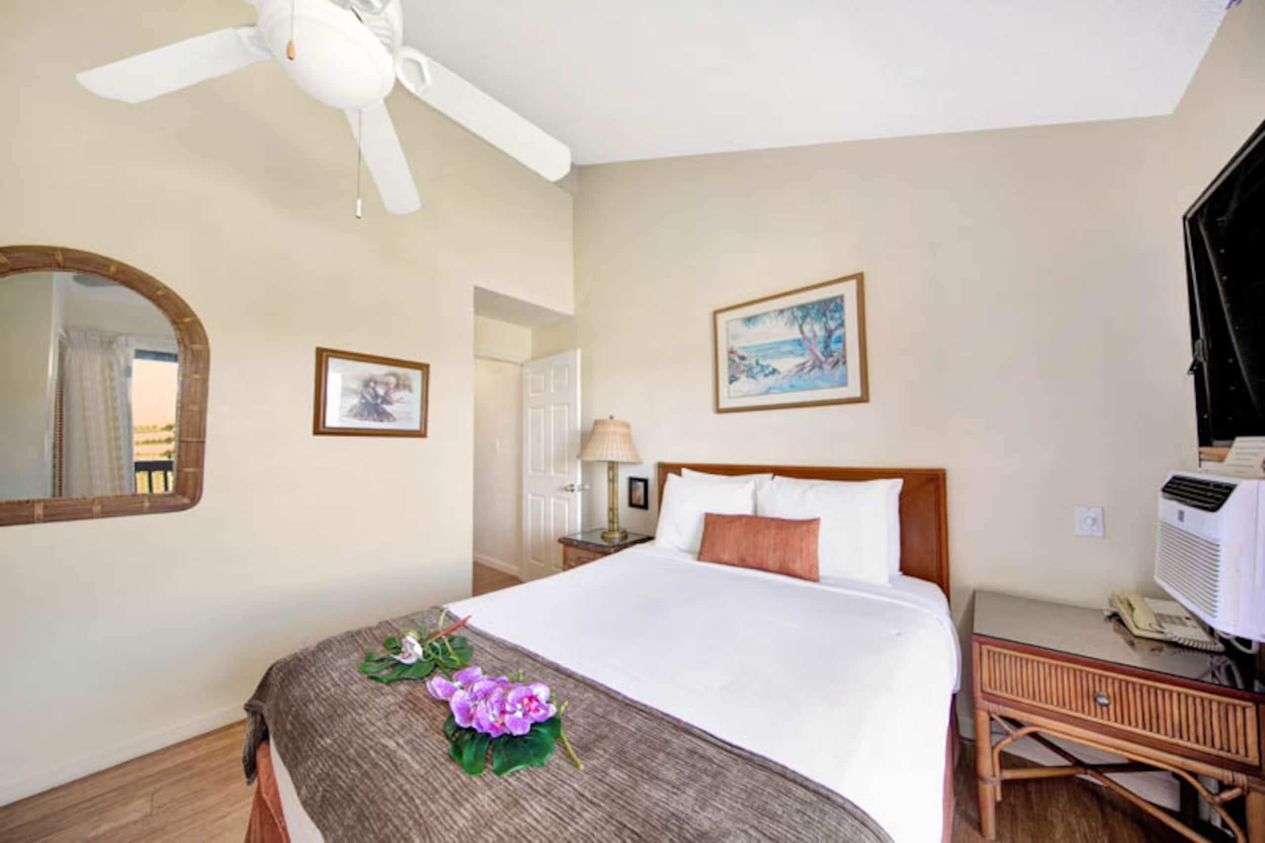 Condo in Lihue · ★4.4 · 2 bedrooms · 3 beds · 1.5 shared baths - Image 11